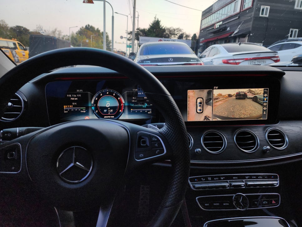 벤츠 E220d 아방가르드 -> 익스클루시브 범퍼교체 , 벤츠정품 어라운드뷰, 와이드콕핏(리퍼시공)