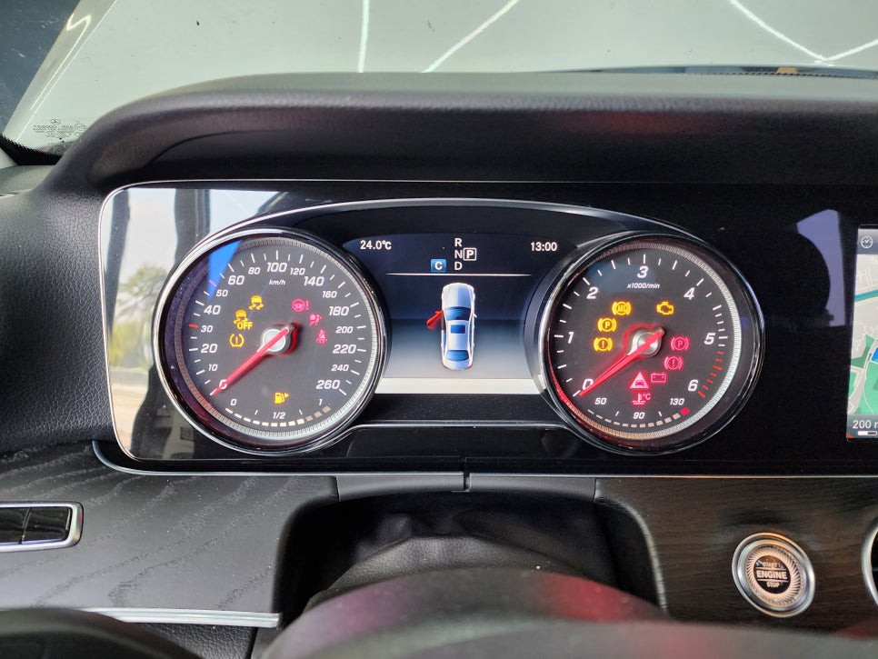 벤츠 E220d 아방가르드 -> 익스클루시브 범퍼교체 , 벤츠정품 어라운드뷰, 와이드콕핏(리퍼시공)