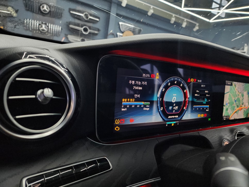 벤츠 E220d 아방가르드 -> 익스클루시브 범퍼교체 , 벤츠정품 어라운드뷰, 와이드콕핏(리퍼시공)