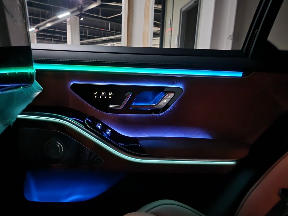 벤츠 S500 - 액티브 엠비언트 " S클래스의 필수시공, 최고의 감성 퍼포먼스 !! "
