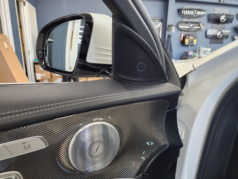 벤츠 E350 - 3d부메스터 ( 하이클라스 & 정품 엠비언트 )