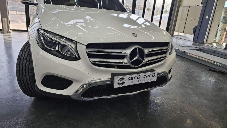 벤츠 Glc220d - 64색 컬러확장 및 송풍구엠비언트 / 세로 그릴 시공