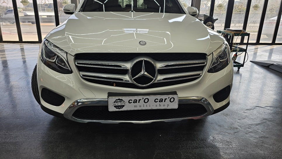 벤츠 Glc220d - 64색 컬러확장 및 송풍구엠비언트 / 세로 그릴 시공