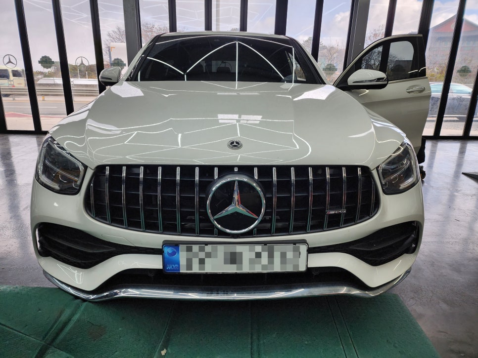 벤츠 Glc220d - 정품세로그릴 시공  " 차량 외관 분위기 전환에 가장 효과적인 시공 "