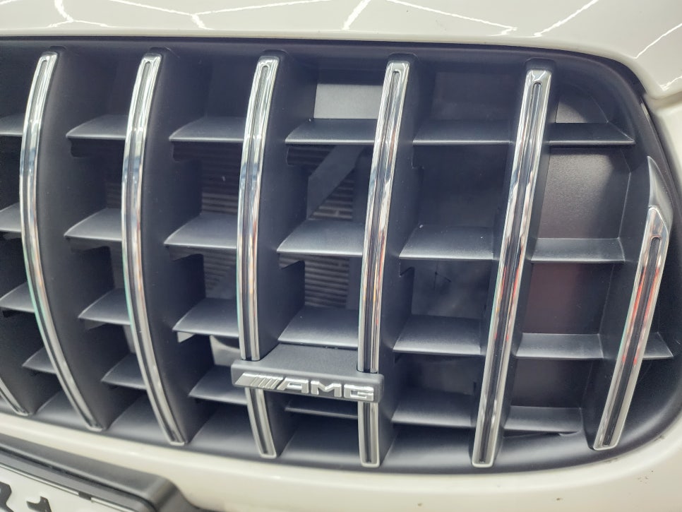 벤츠 Glc220d - 정품세로그릴 시공  " 차량 외관 분위기 전환에 가장 효과적인 시공 "