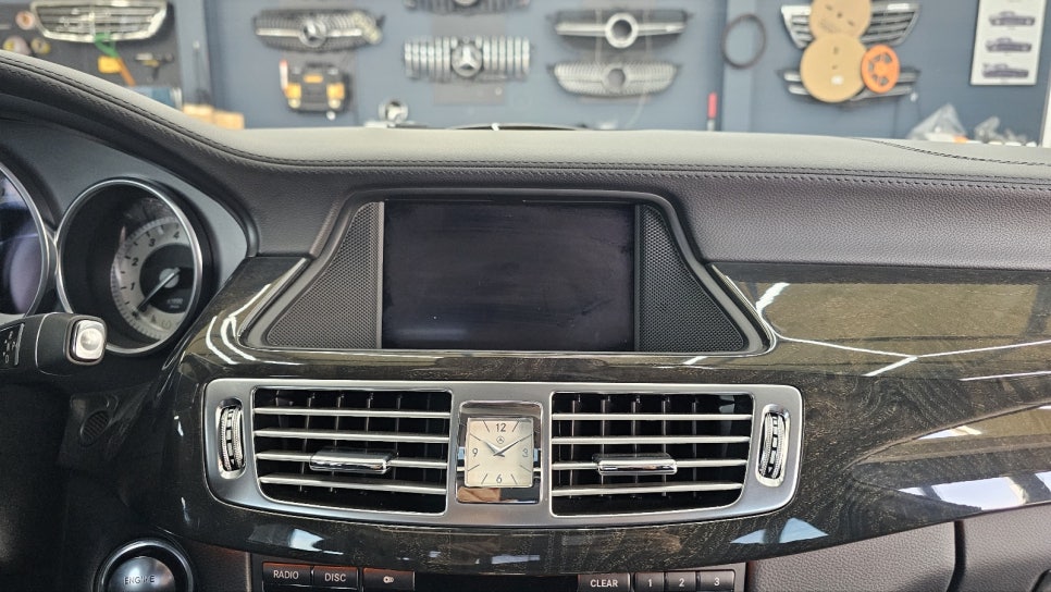 벤츠 Cls350d - '12인치 모니터 교체 ' M2c-200a & Aux 활성화