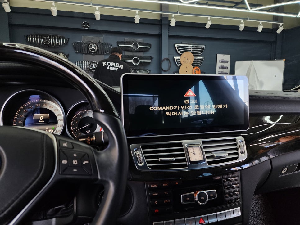 벤츠 Cls350d - '12인치 모니터 교체 ' M2c-200a & Aux 활성화