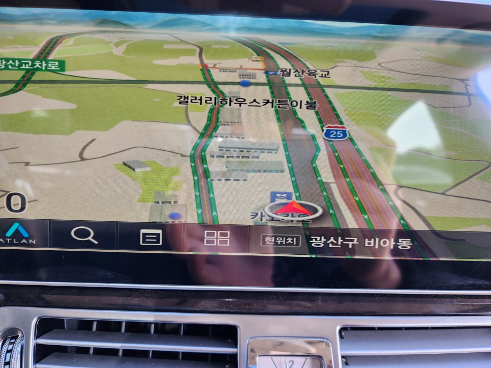 벤츠 Cls350d - '12인치 모니터 교체 ' M2c-200a & Aux 활성화