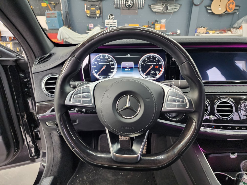 벤츠 S63amg - 커스텀 amg D컷핸들 & 레드컬러 안전벨트 & 송풍구 엠비언트