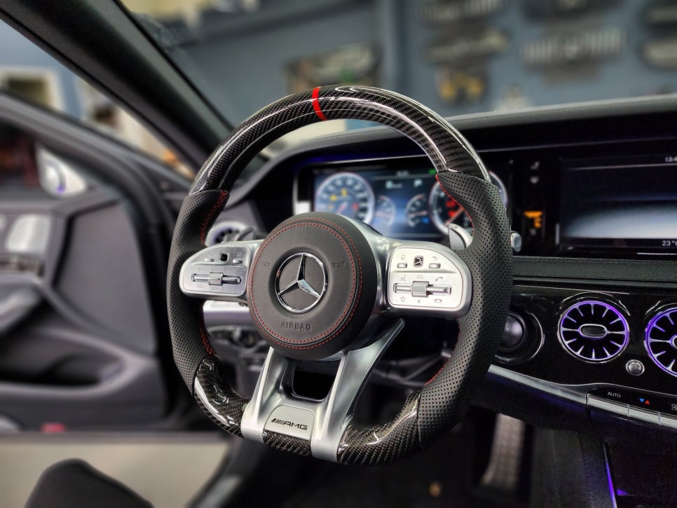 벤츠 S63amg - 커스텀 amg D컷핸들 & 레드컬러 안전벨트 & 송풍구 엠비언트