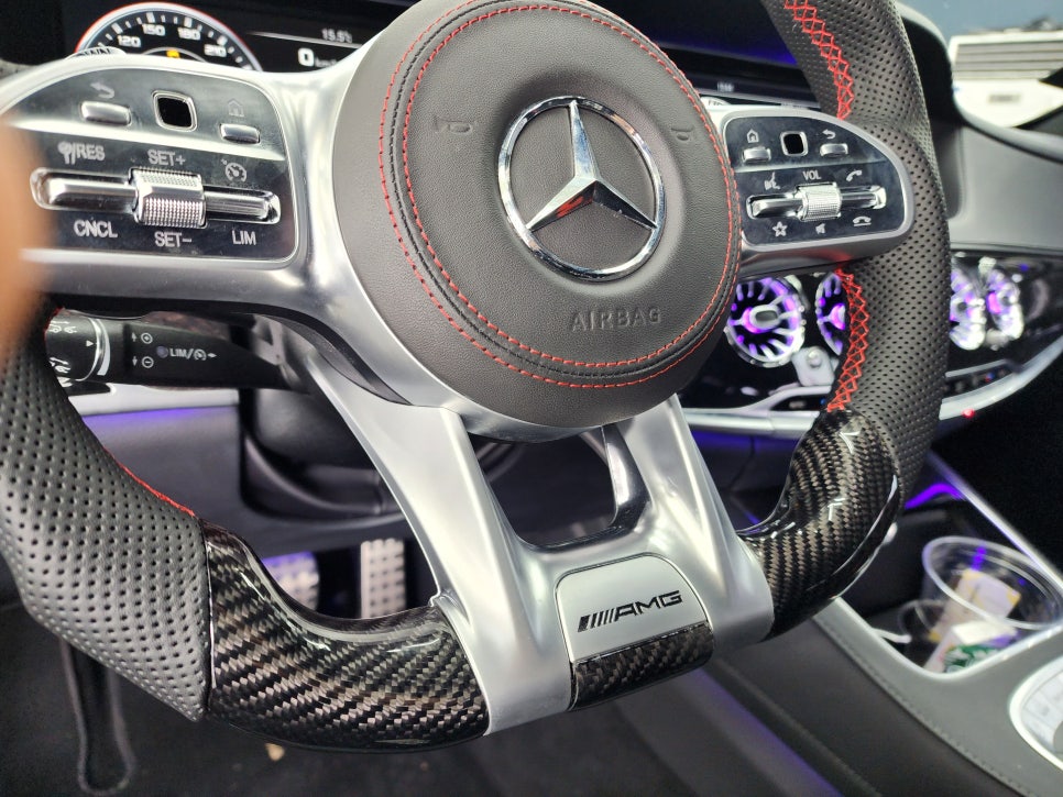 벤츠 S63amg - 커스텀 amg D컷핸들 & 레드컬러 안전벨트 & 송풍구 엠비언트