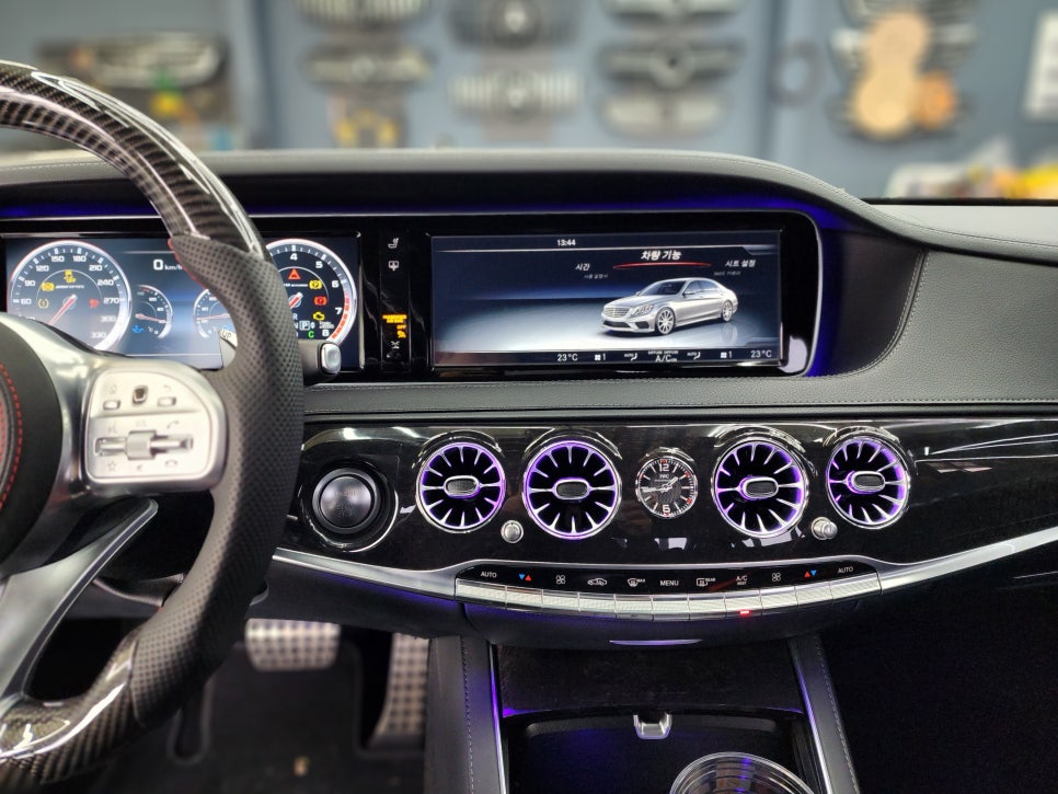벤츠 S63amg - 커스텀 amg D컷핸들 & 레드컬러 안전벨트 & 송풍구 엠비언트