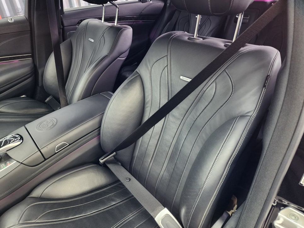 벤츠 S63amg - 커스텀 amg D컷핸들 & 레드컬러 안전벨트 & 송풍구 엠비언트