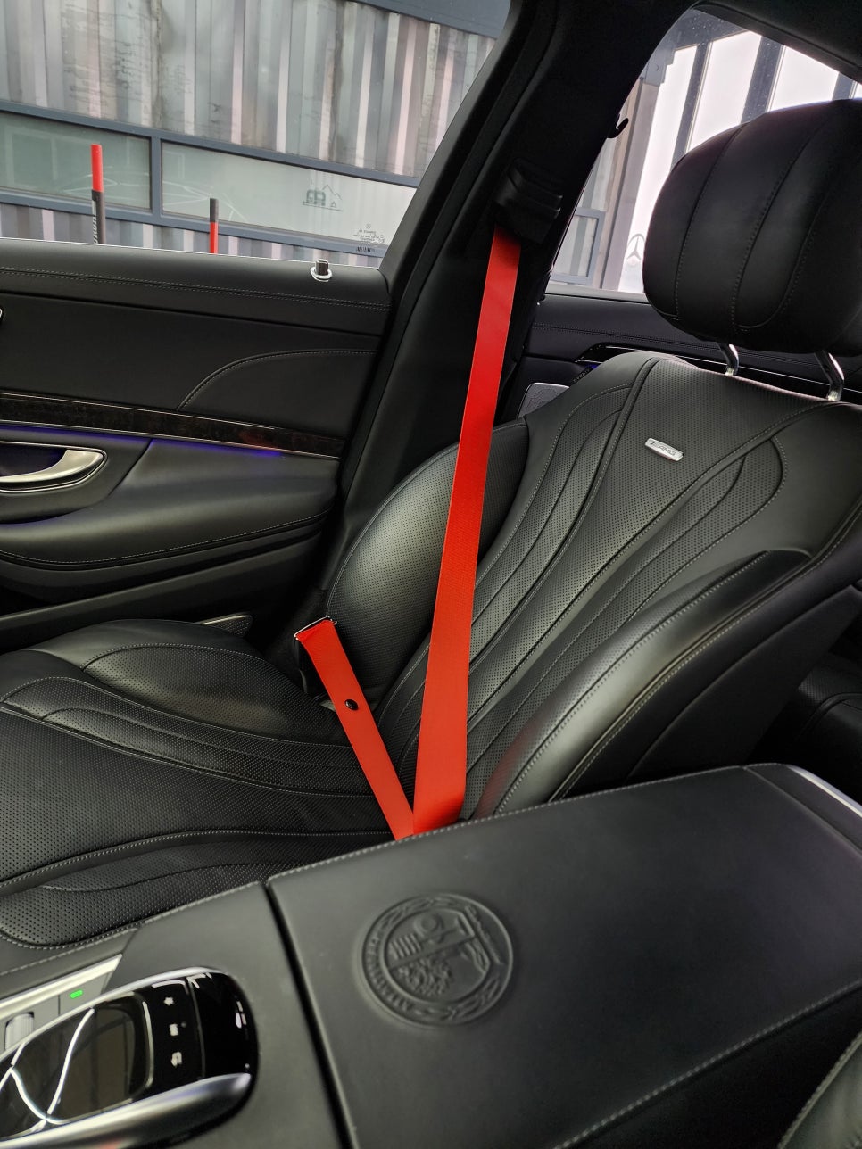 벤츠 S63amg - 커스텀 amg D컷핸들 & 레드컬러 안전벨트 & 송풍구 엠비언트