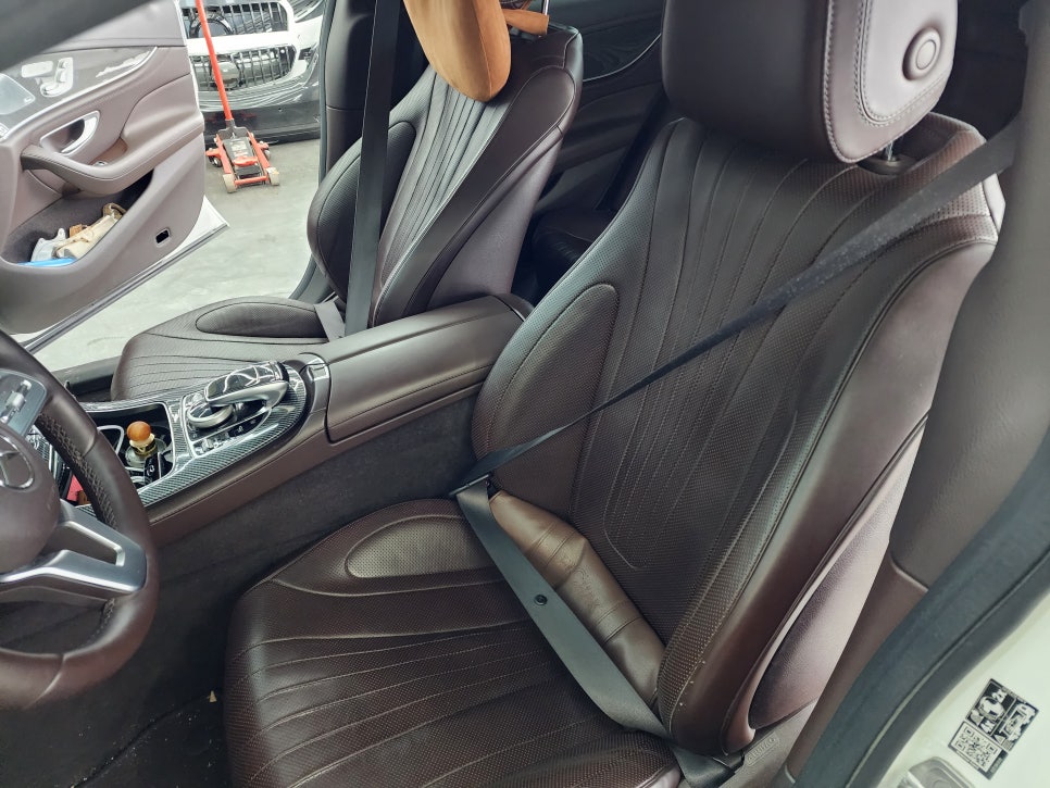 벤츠 Cls400d - 1,2열 컬러 안전벨트 " 안전벨트도 예쁘게~ 컬러를 입히다!! "