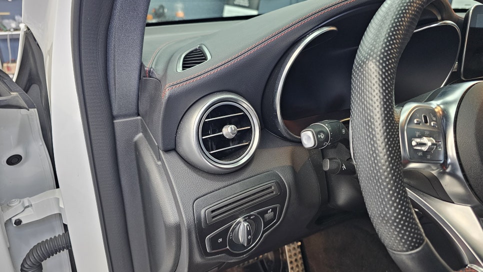 벤츠 Glc43amg - 송풍구엠비언트(정품led)