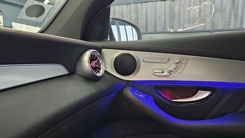 벤츠 Glc43amg - 송풍구엠비언트(정품led)