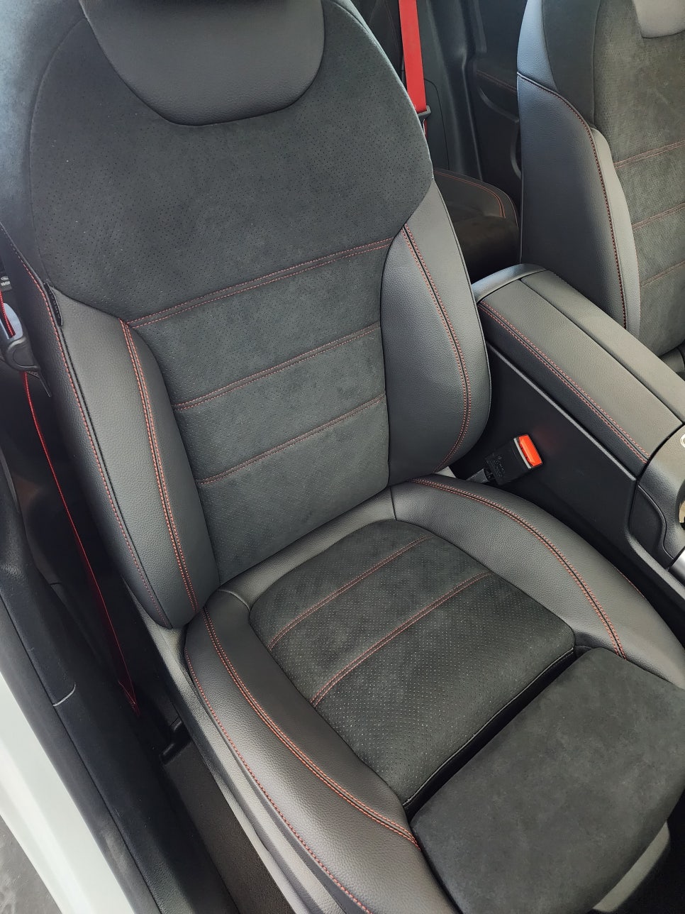 벤츠 Gla45amg - 통풍시트 " 더워지기 전 미리 통풍시트 시공하세요 ! "
