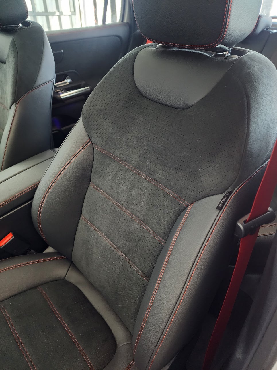 벤츠 Gla45amg - 통풍시트 " 더워지기 전 미리 통풍시트 시공하세요 ! "