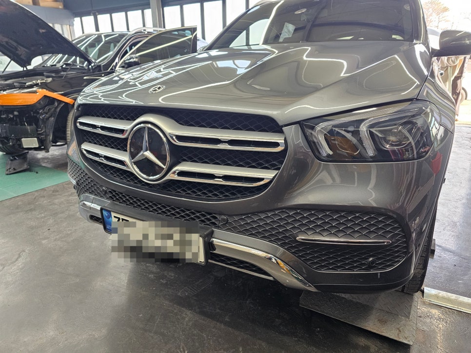 벤츠 Gle300d - 세로그릴 & 광각미러 필수시공