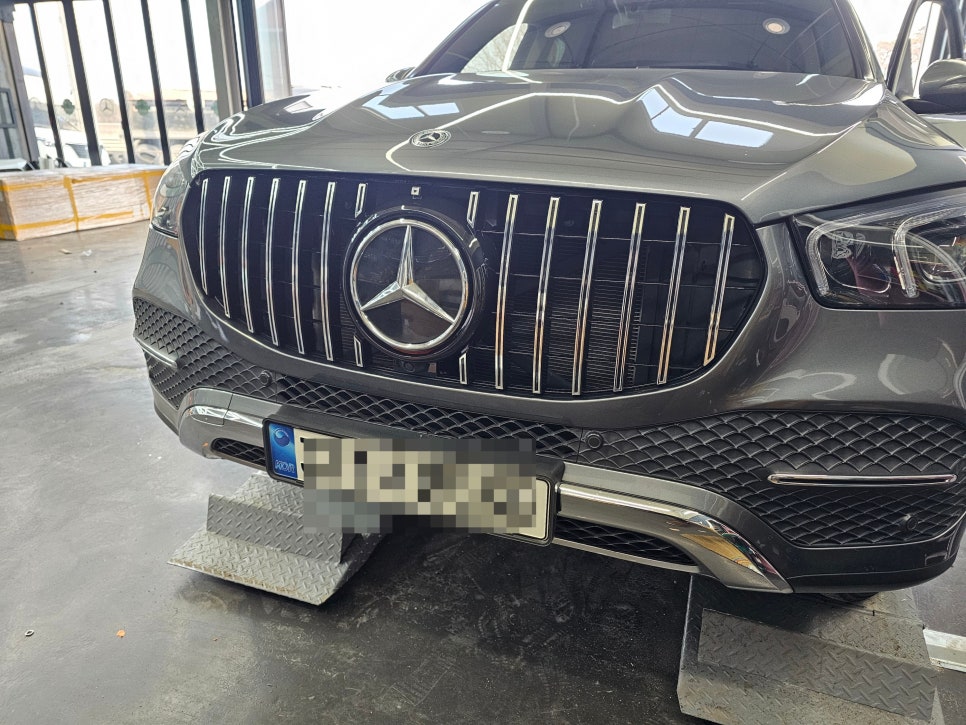 벤츠 Gle300d - 세로그릴 & 광각미러 필수시공