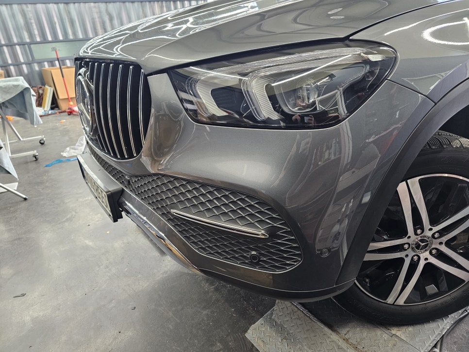 벤츠 Gle300d - 세로그릴 & 광각미러 필수시공