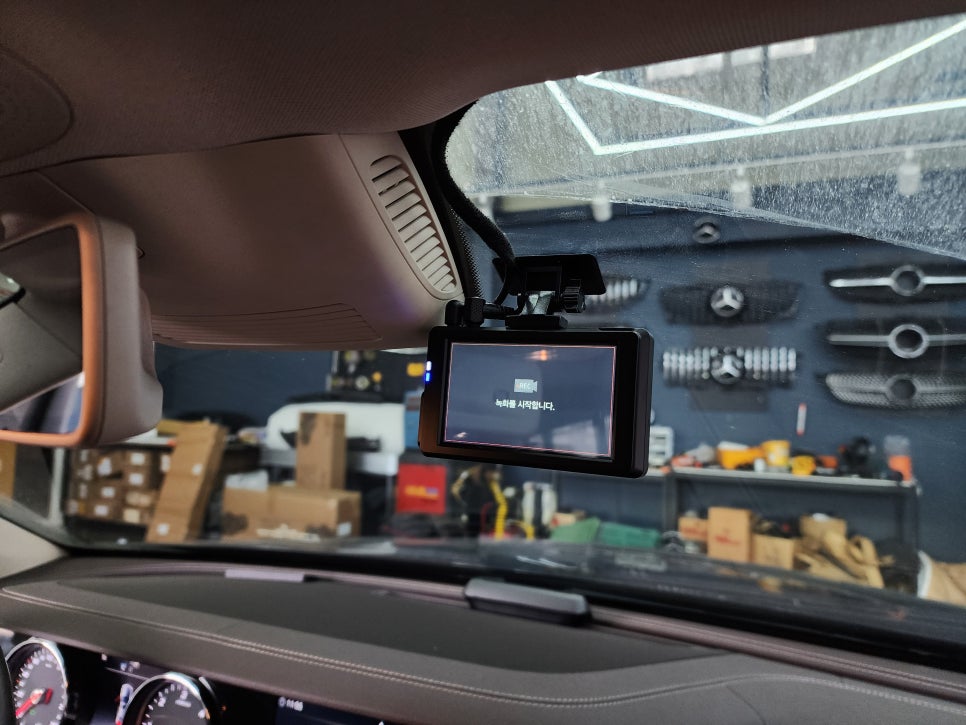 벤츠 E220d - 블랙박스 & 보조배터리 맛집 ; 파인뷰 lxq500, 에코파워팩 s8