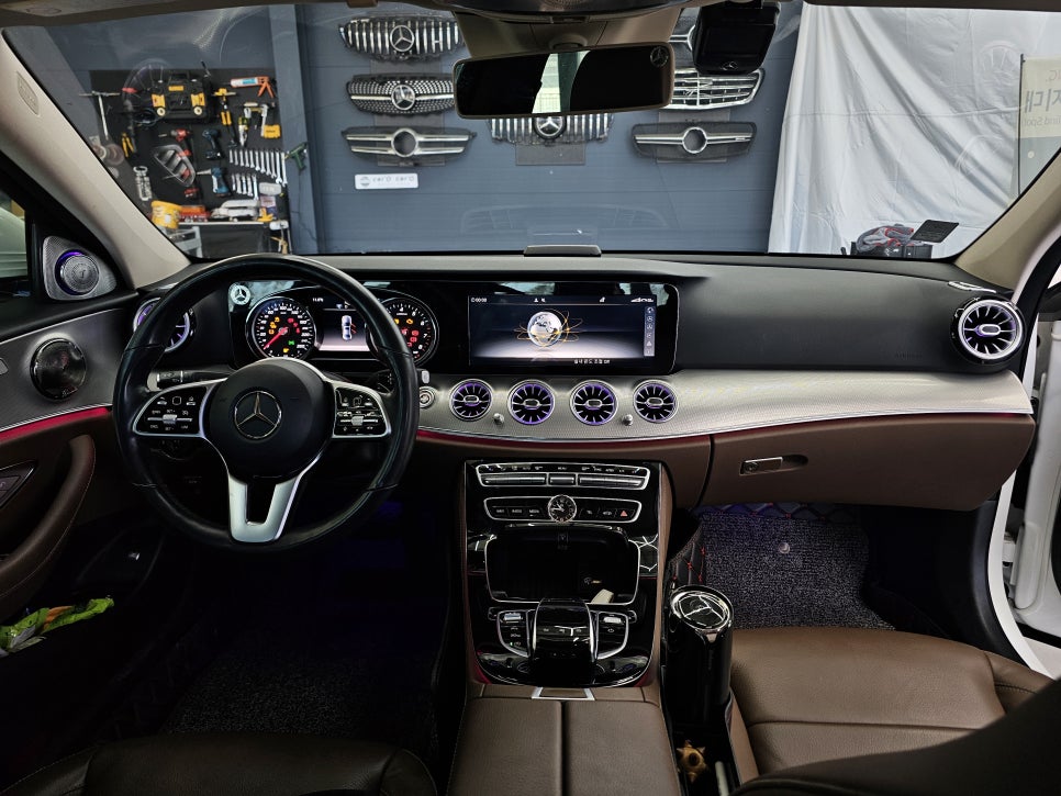 벤츠 E300d - 송풍구엠비언트(정품led) ' E클래스 실내 인테리어를 위한 필수 아이템 '