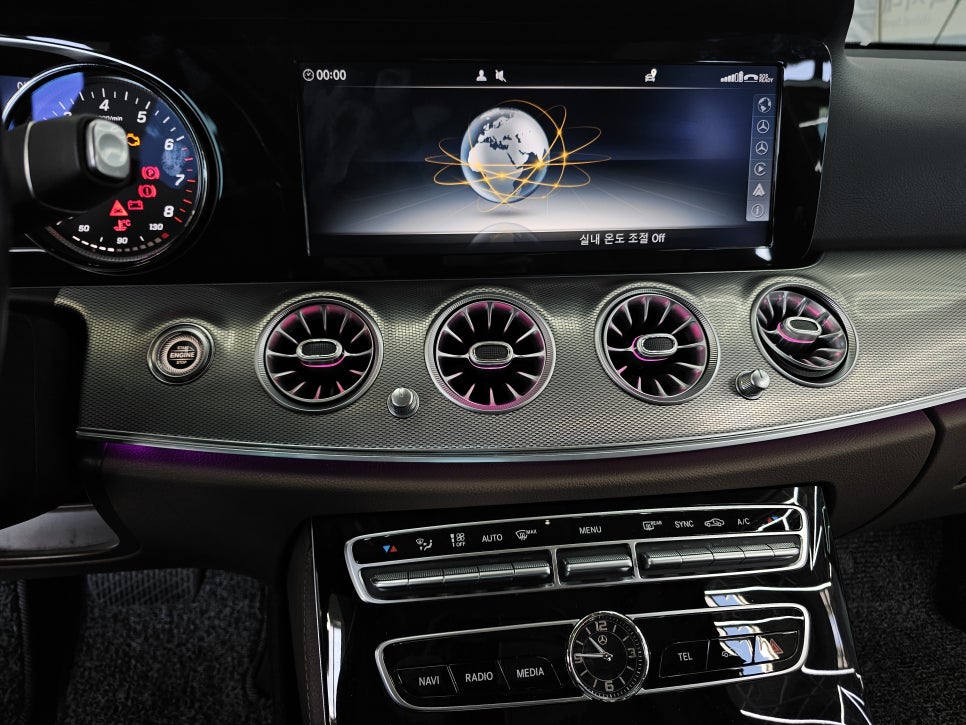 벤츠 E300d - 송풍구엠비언트(정품led) ' E클래스 실내 인테리어를 위한 필수 아이템 '