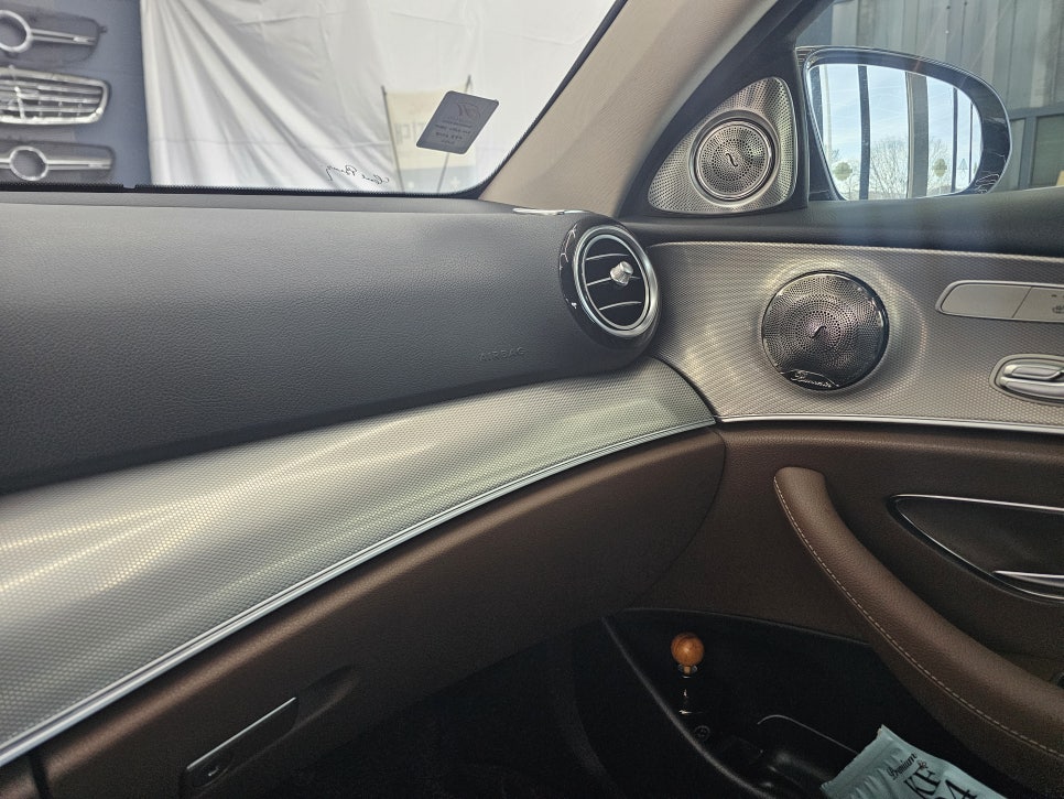 벤츠 E220d 카브리올레 - 송풍구 엠비언트 (정품led)