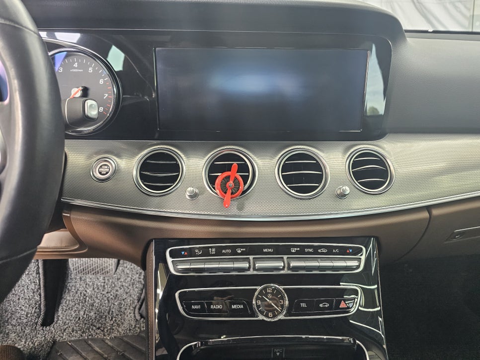 벤츠 E220d 카브리올레 - 송풍구 엠비언트 (정품led)