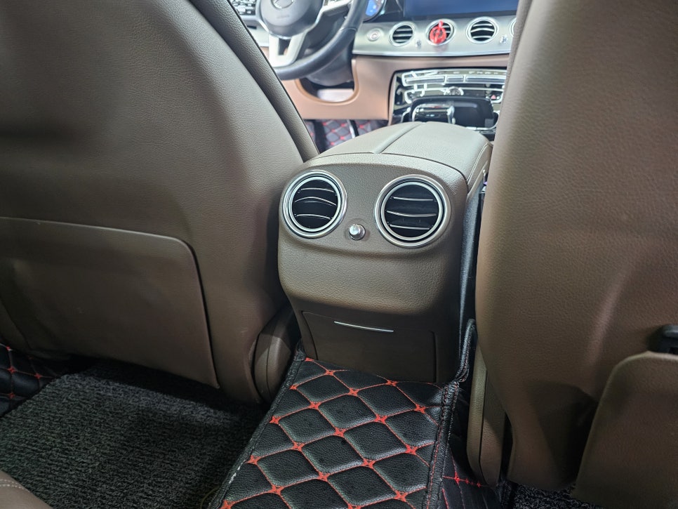 벤츠 E220d 카브리올레 - 송풍구 엠비언트 (정품led)