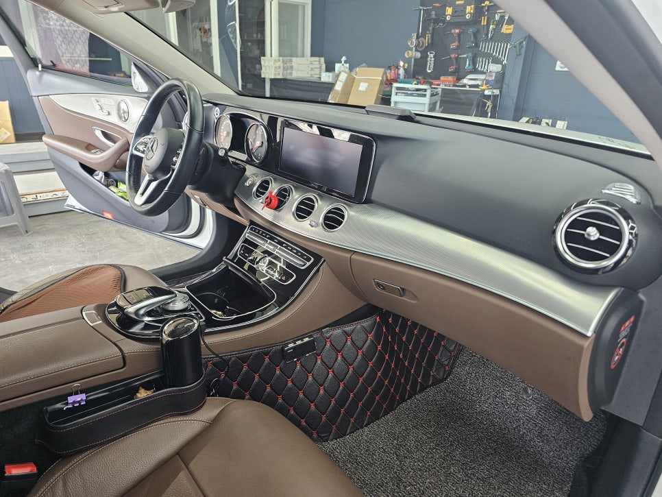 벤츠 E220d 카브리올레 - 송풍구 엠비언트 (정품led)
