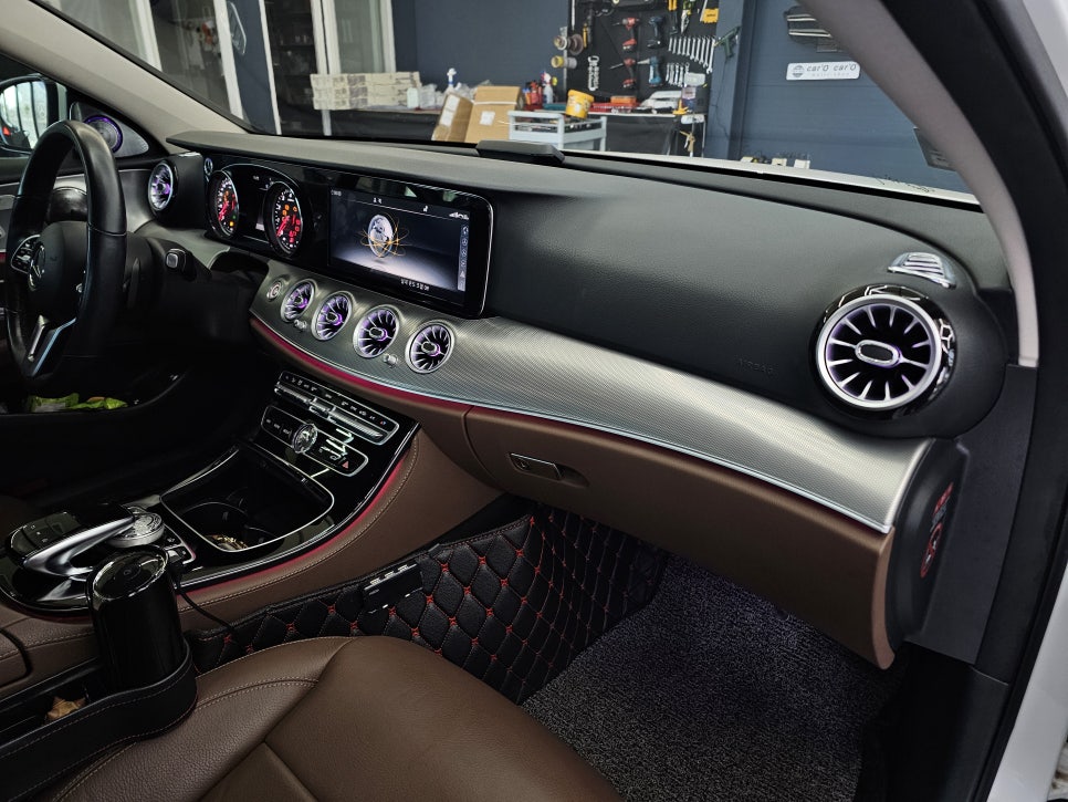 벤츠 E220d 카브리올레 - 송풍구 엠비언트 (정품led)