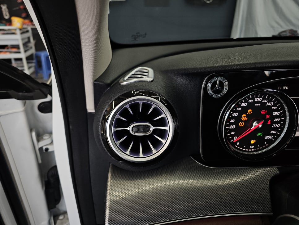벤츠 E220d 카브리올레 - 송풍구 엠비언트 (정품led)