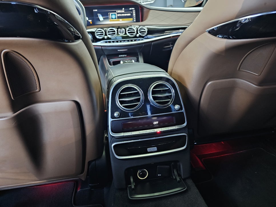 벤츠 S63amg - 송풍구엠비언트(정품led) & 3d부메스터(하이클라스)