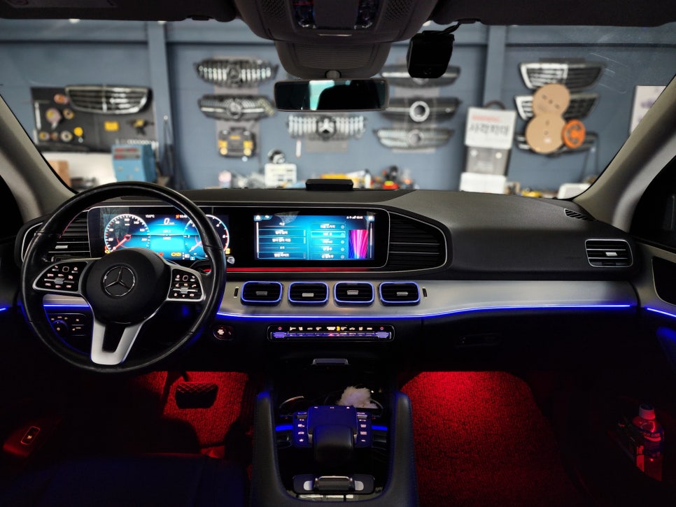 벤츠 Gle300d - 송풍구엠비언트 &1열 레드안전벨트
