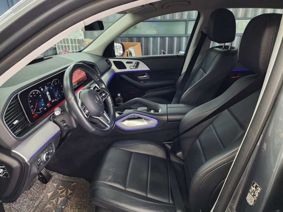 벤츠 Gle300d - 송풍구엠비언트 &1열 레드안전벨트