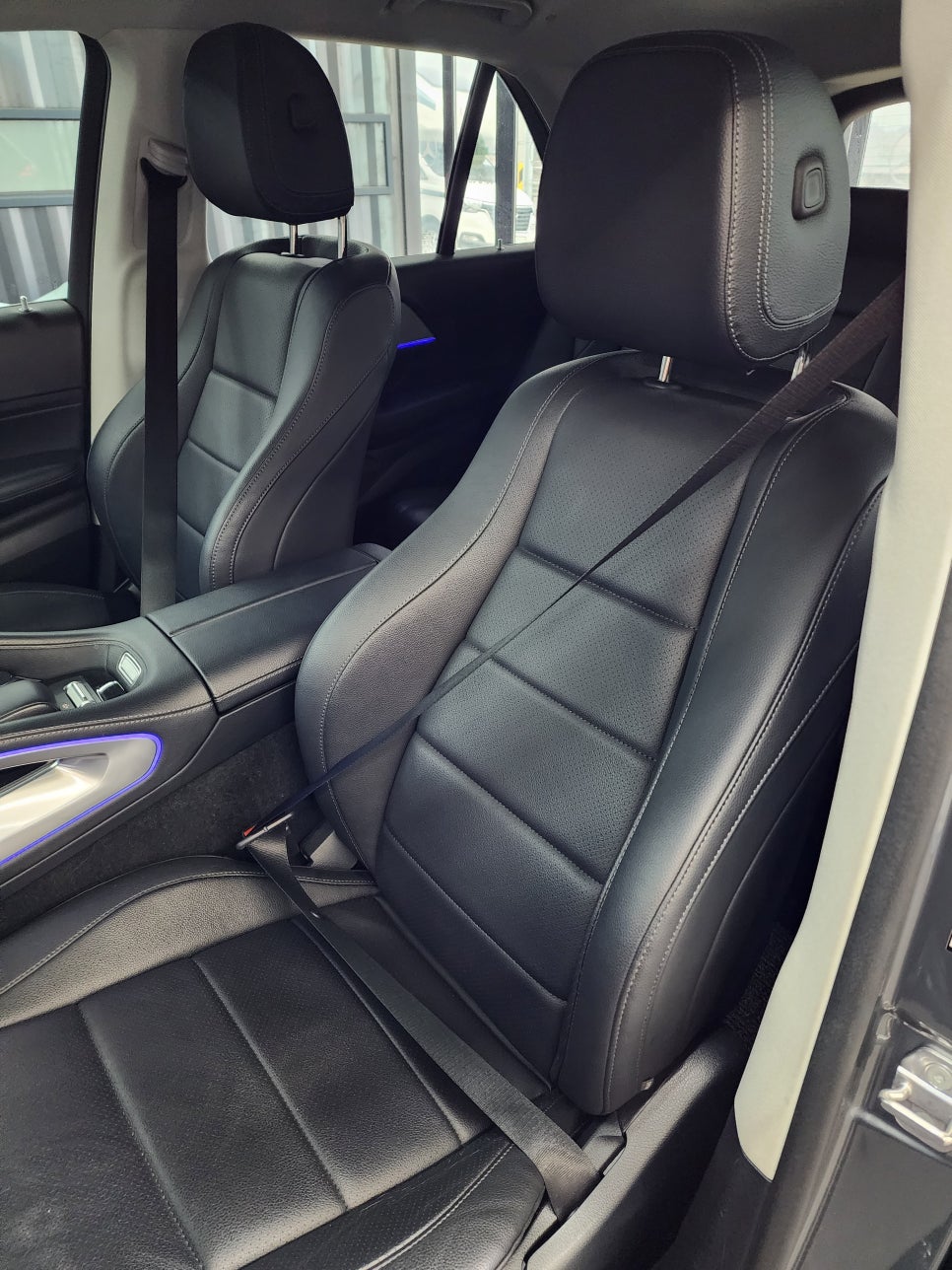 벤츠 Gle300d - 송풍구엠비언트 &1열 레드안전벨트