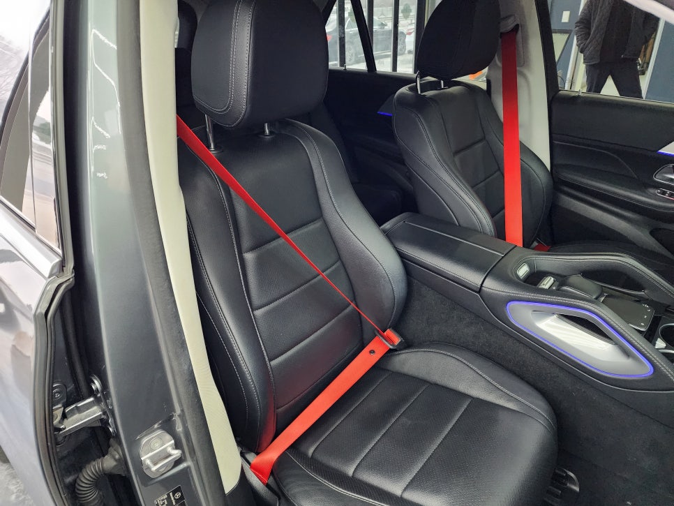 벤츠 Gle300d - 송풍구엠비언트 &1열 레드안전벨트