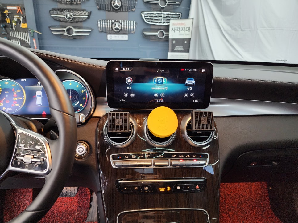 벤츠 Glc300 - 송풍구엠비언트 & 3d부메스터 & 데시보드 엠비언트(전체 벤츠정품led) / 미드레인지 커버 교체