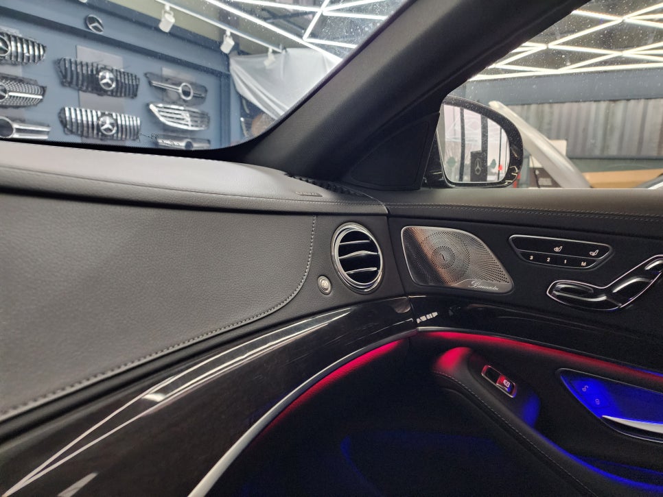 벤츠 S350d - 송풍구엠비언트  " 다채롭고 화려한 실내 분위기~~"