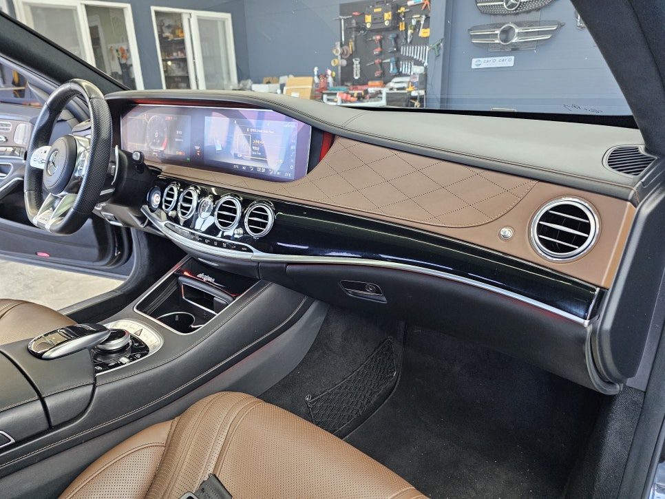 벤츠 s63amg - 송풍구 엠비언트(정품led) & 3D 부메스터