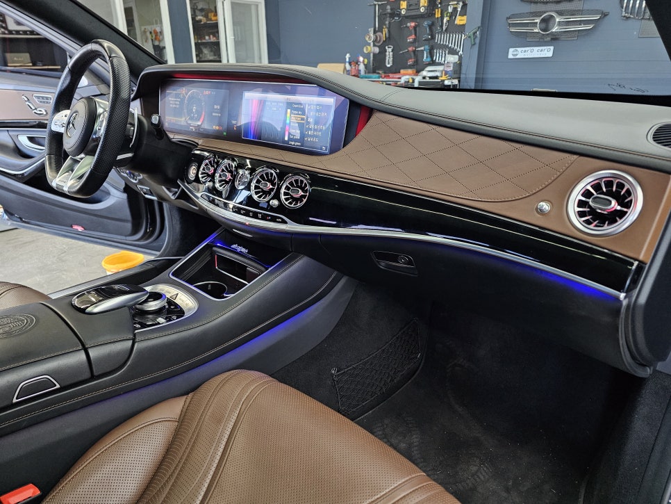 벤츠 s63amg - 송풍구 엠비언트(정품led) & 3D 부메스터