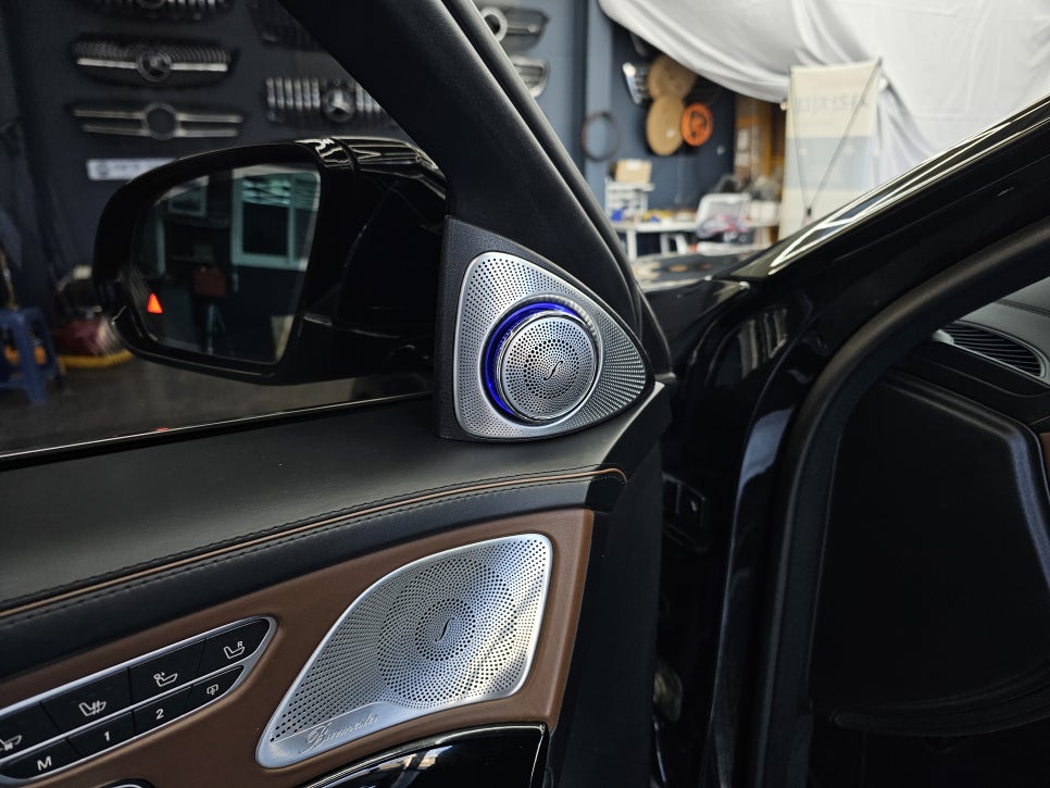 벤츠 s63amg - 송풍구 엠비언트(정품led) & 3D 부메스터