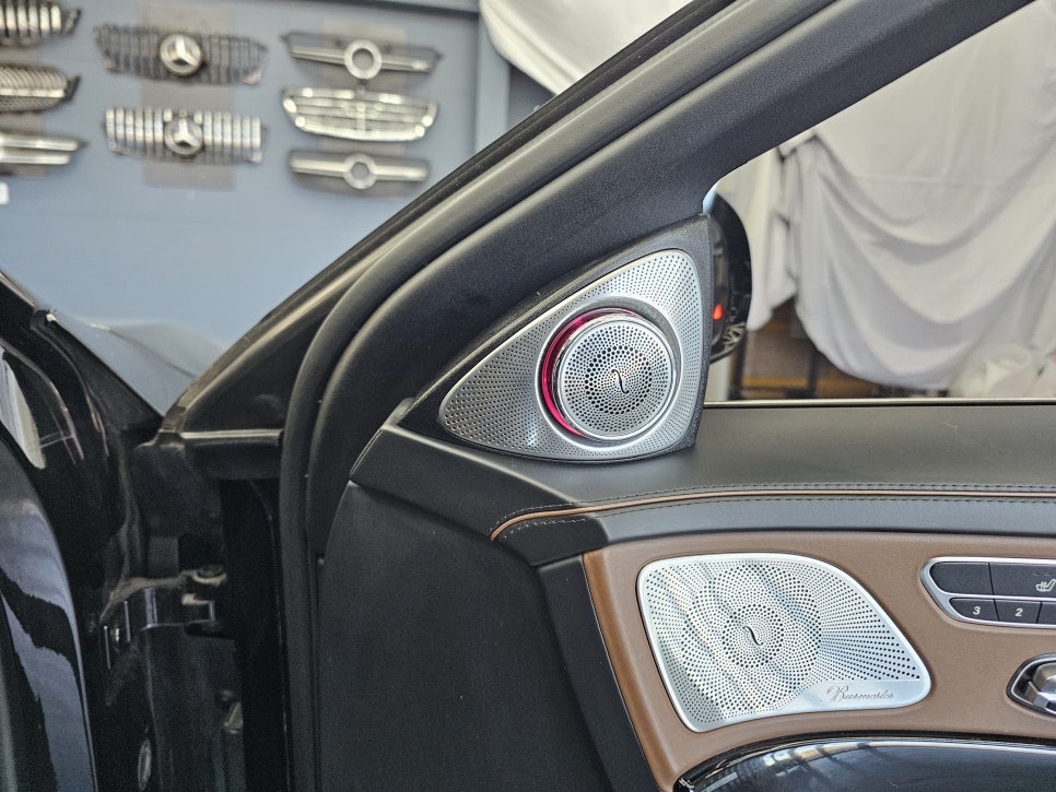 벤츠 s63amg - 송풍구 엠비언트(정품led) & 3D 부메스터