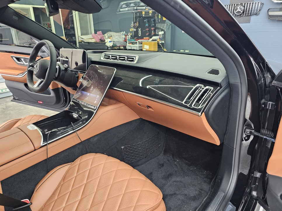 벤츠 S500 - 액티브 엠비언트 & 4d부메스터 & 천장부메스터 " 3종패키지 "