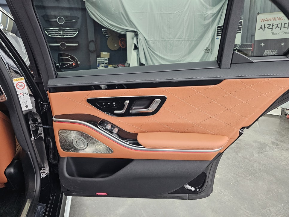 벤츠 S500 - 액티브 엠비언트 & 4d부메스터 & 천장부메스터 " 3종패키지 "