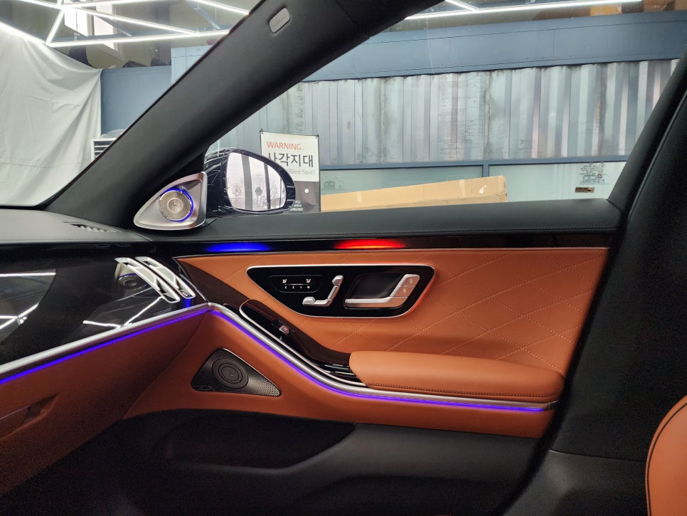 벤츠 S500 - 액티브 엠비언트 & 4d부메스터 & 천장부메스터 " 3종패키지 "