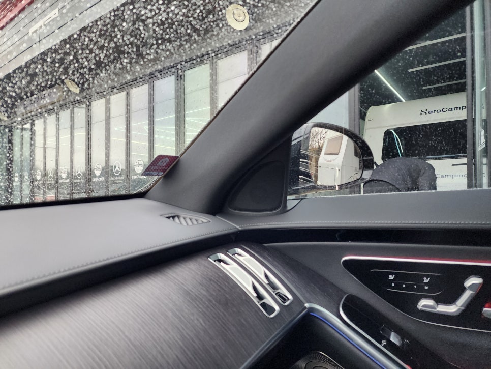 벤츠 S400 - 액티브엠비언트 & 정품 4d부메스터 " 환상의 인테리어를 위한 필수 아이템 "